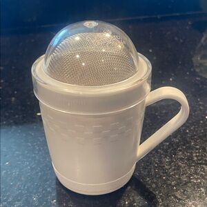 The Pampered Chef powdered sugar shaker